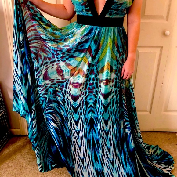 Dresses & Skirts - Tropical Animal Print Maxi Dress 🌞🌴🌺